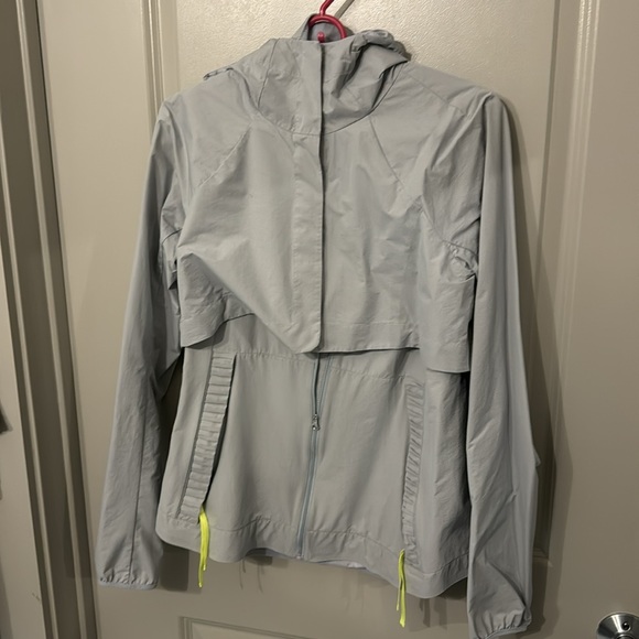 Lululemon Like New Wind Breaker - Picture 6 of 6
